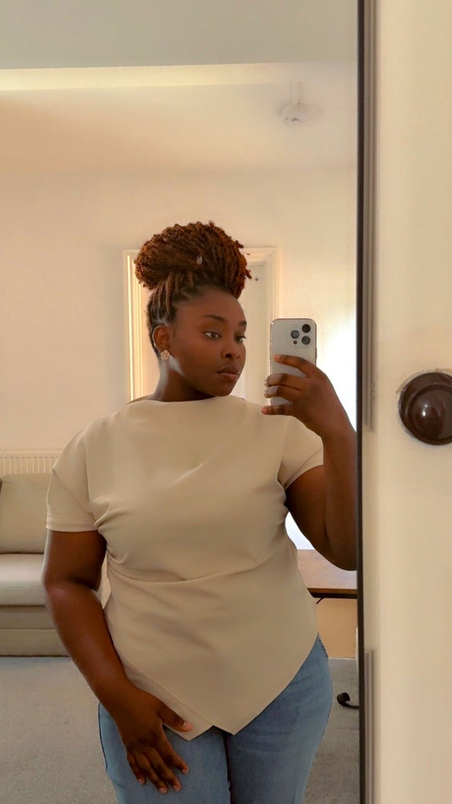 Hello, I am a professional who works in the h... Main Photo