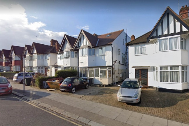 Studio in Heathfield Gardens, Brent Cross, NW11 Main Photo