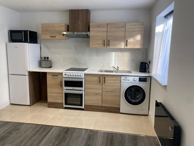 Studio Flat for Rent – Seven Kings IG3 Main Photo