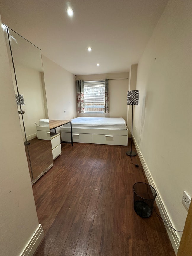 Large Spacious Double Room - SE16 Rotherhithe  Main Photo