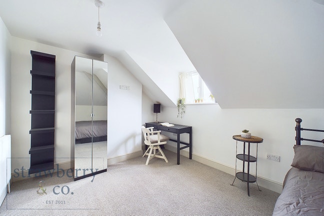 35DR | Warmley | Double Room | Ring Road Main Photo