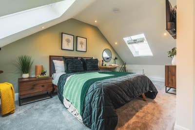 1 Double Loft Room with Ensuite in Stunning 4 Bed  Main Photo