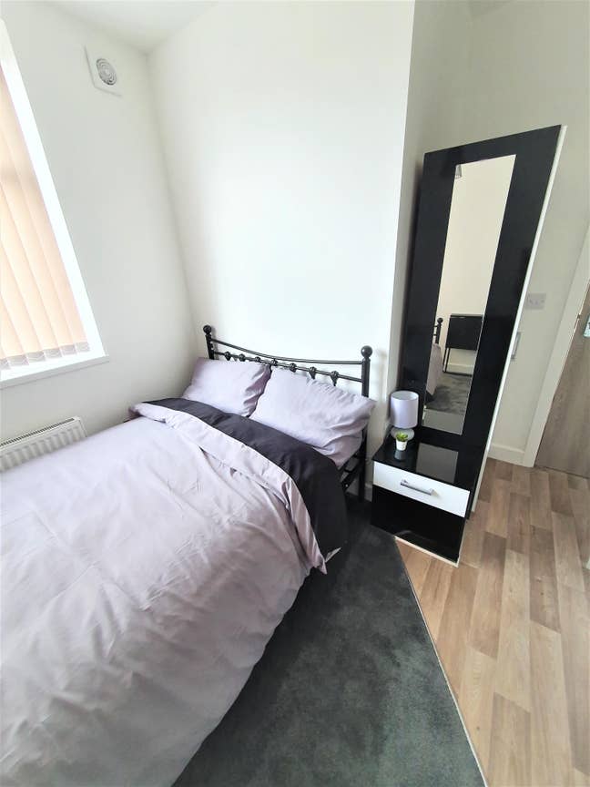 En-Suite Room with Kitchenette Bolton BL3 Main Photo