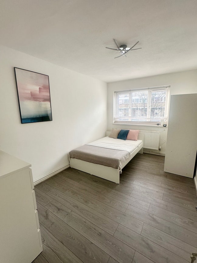 2 single and 3 double rooms in Putney Main Photo