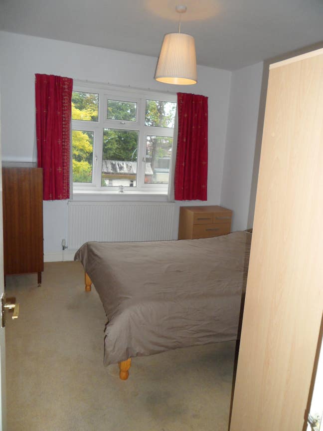 Lovely room available in friendly gay house share Main Photo