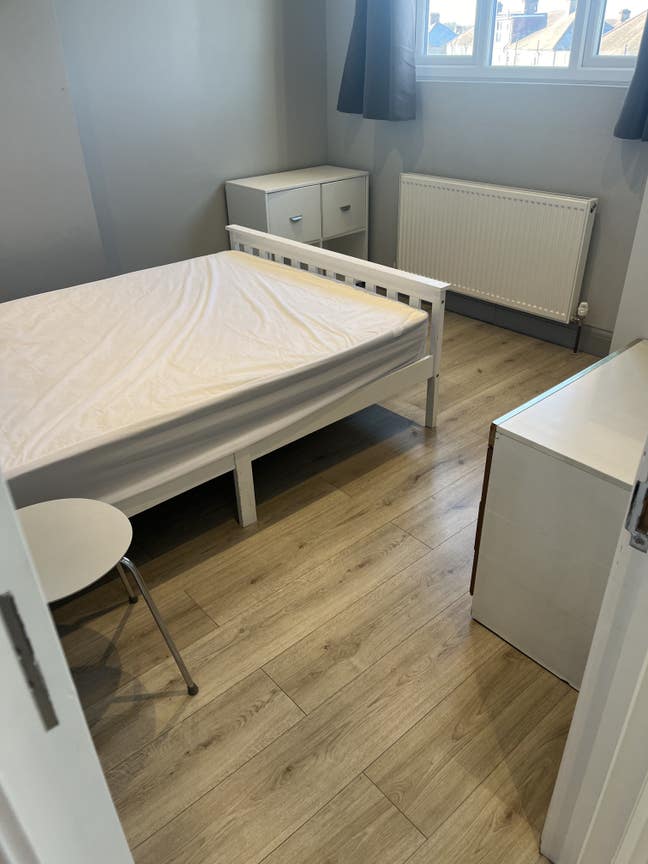 Room to rent Main Photo