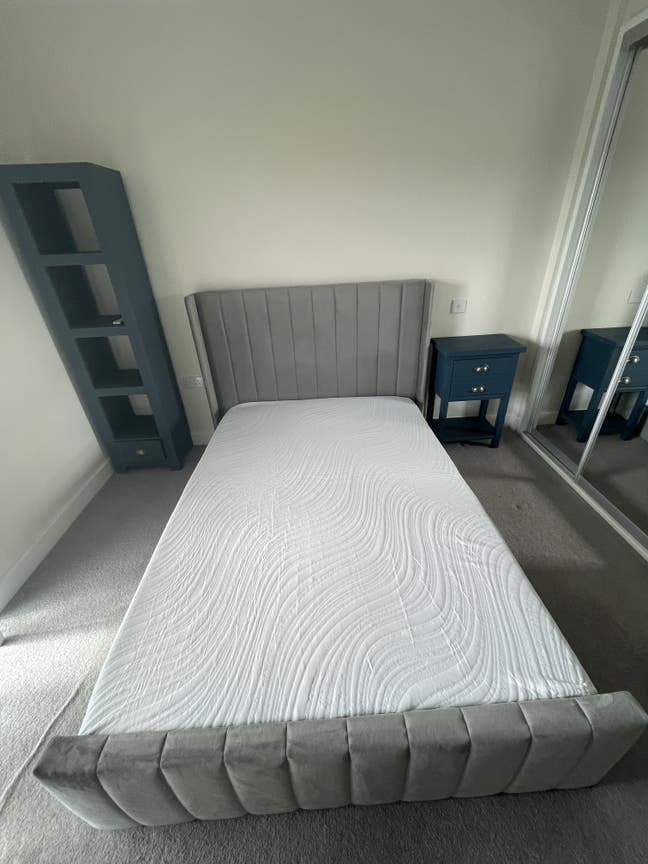 Double room overlooking racecourse  Main Photo