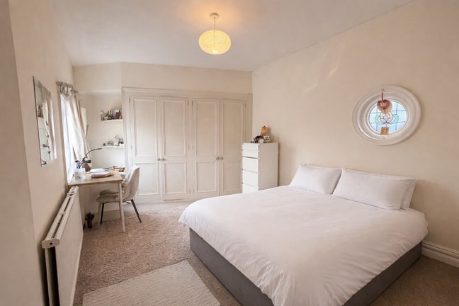 Bright double room Next To Station Main Photo