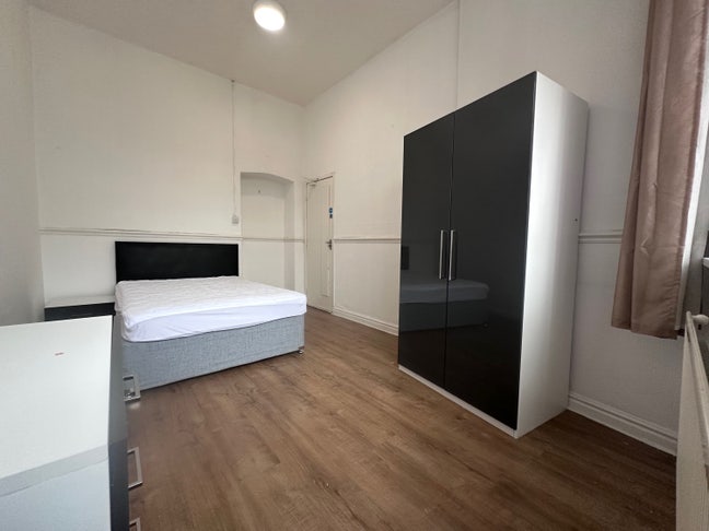 Low Move in. Double Room  Wigan WN5 Room  &pound;119 Main Photo