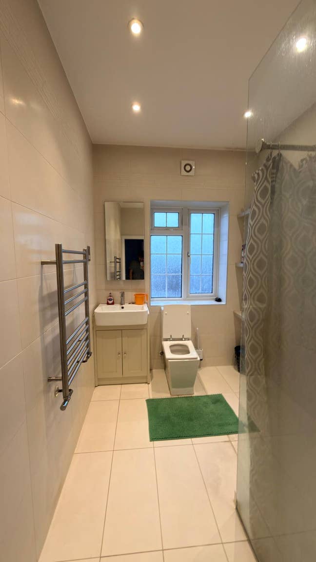 Double Room Available for Students/Couple. Main Photo