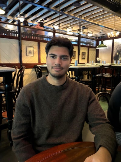 29yr old professional looking for flatmate or room Main Photo