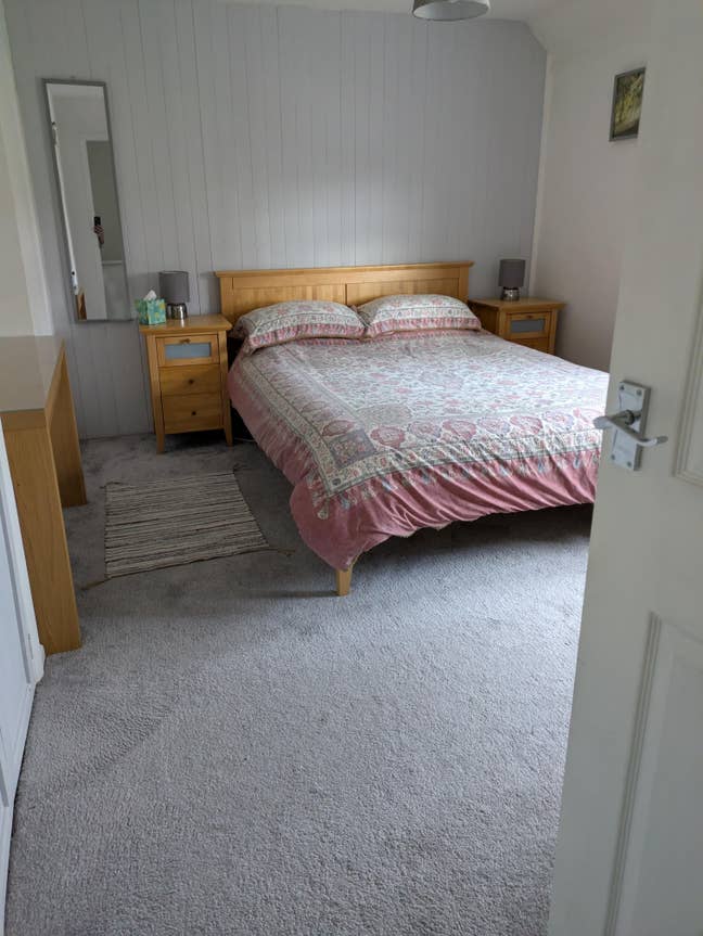 Large double room in village near Hunt/St Neots Main Photo
