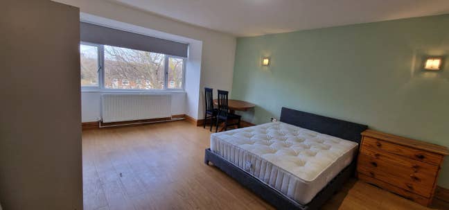 Top floor Spacious & quiet studio-style room Main Photo