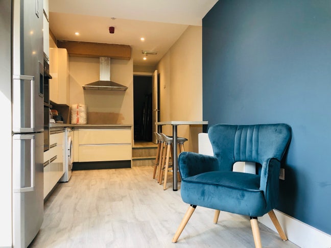 Furnished Double Room Proffesional House Share  Main Photo