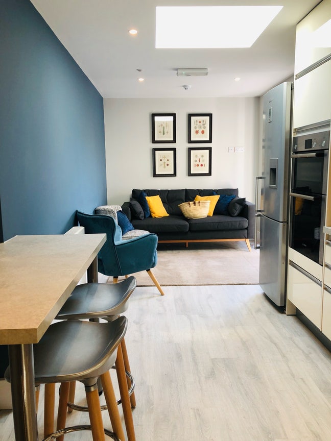 Furnished Double Room Proffesional House Share  Main Photo