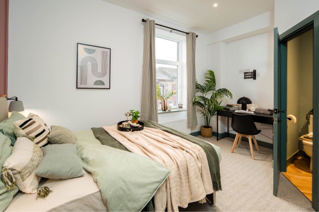 Brand New Ensuite Rooms | Bills Inc | Manchester  Main Photo