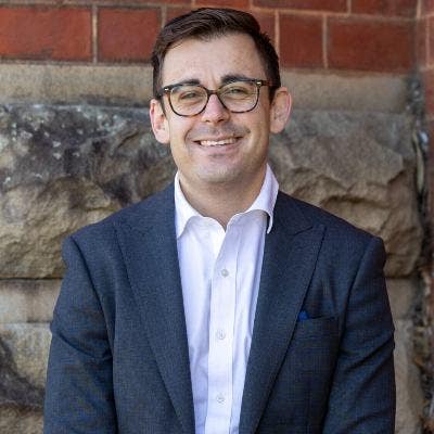 Looking for a room in April Main Photo