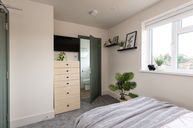 Lovely  double with en-suite room. No deposit  Main Photo