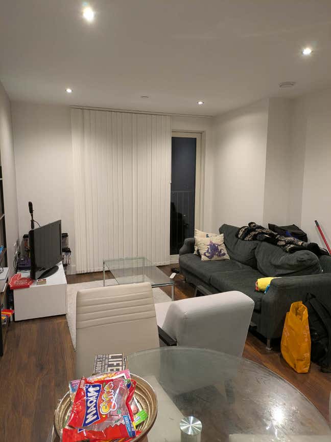 1 room going in 9th floor apartment Main Photo