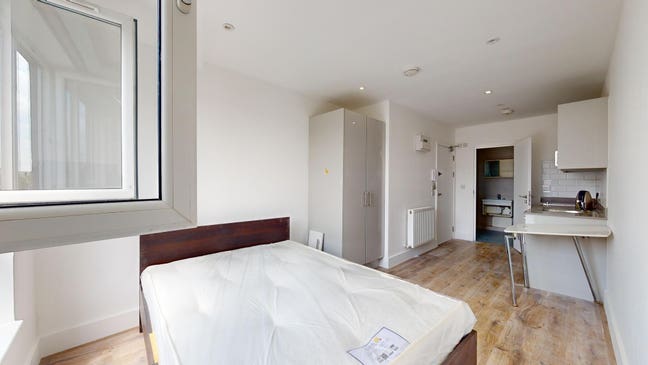 A Bright Studio in Kilburn-Some Bills Included Main Photo