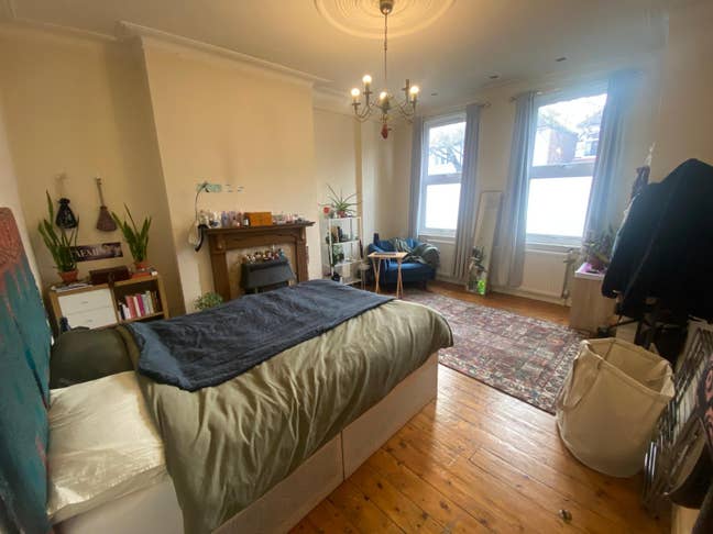 Big bright room in beautiful house near Turnpike Main Photo