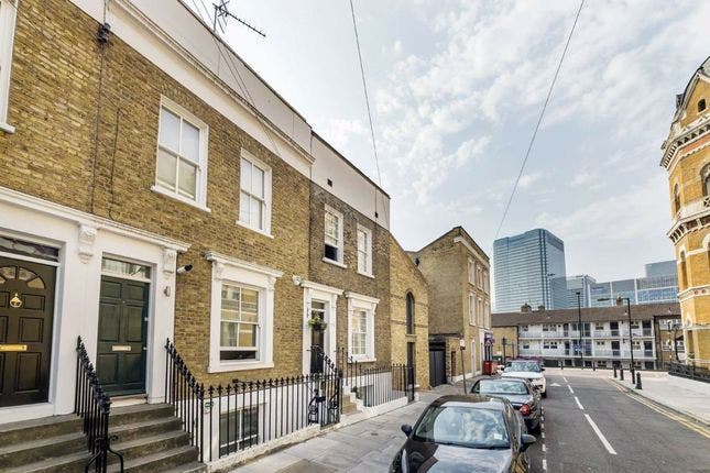 Cosy Victorian House with Living Room + Garden Main Photo