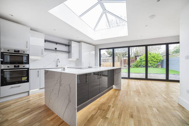  Two Rooms Available-Well-maintained HMO property  Main Photo