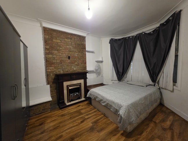 🛌 Double Room to Let in/ Hackbridge- Mitcham Main Photo