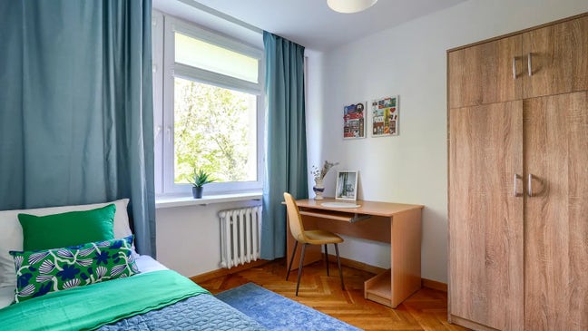 One Room at Zone Two in London, on Central Line    Main Photo