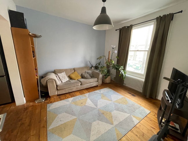 BR in Victorian house with garden (2min from tube) Main Photo