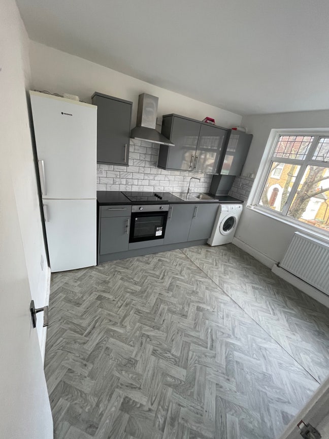 2 bedroom flat  Main Photo