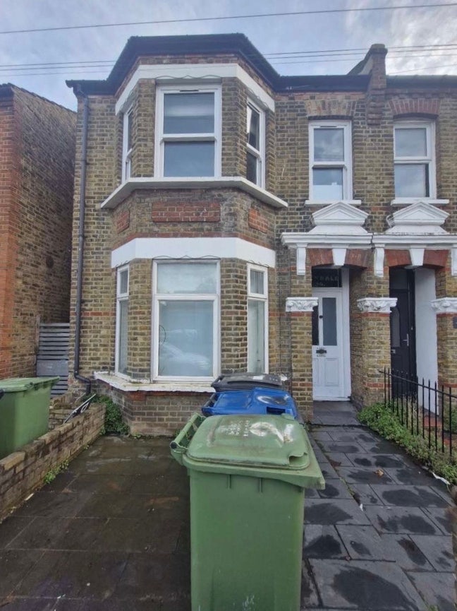 Double room available in Kingston, KT1 area Main Photo