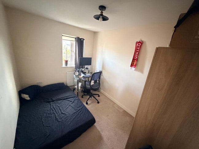 Double Room at IG6 for Single Main Photo