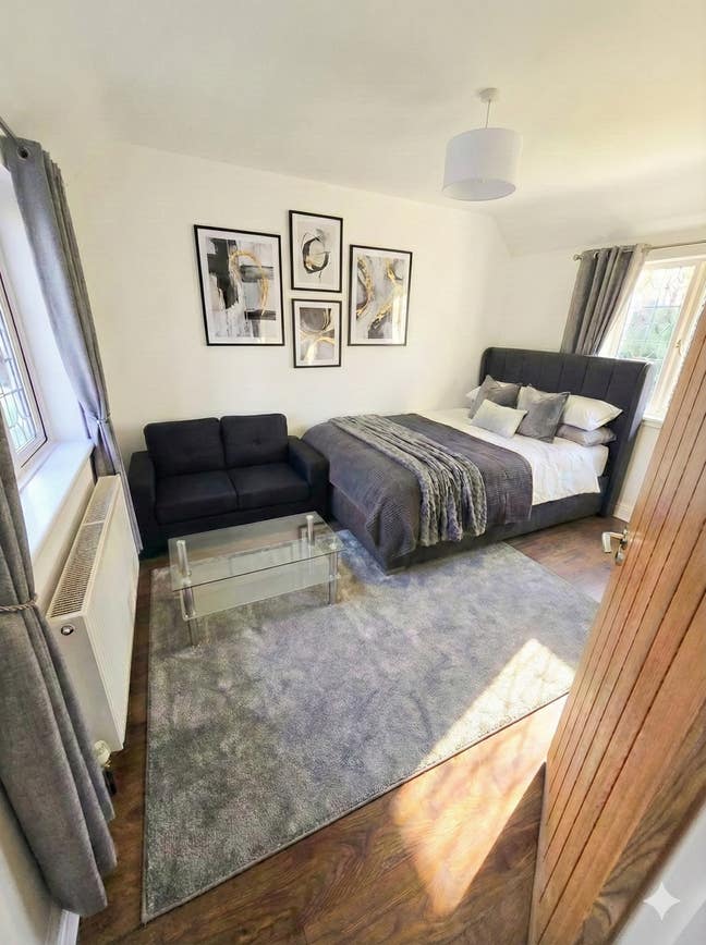 Garden View Double Room•Bills Inc•Parking•NW9  Main Photo
