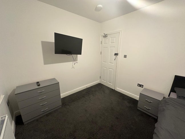 Room available from 1/3/26 Main Photo