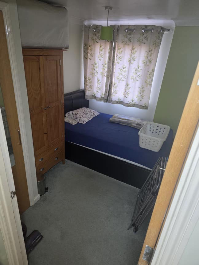No Deposit!! &pound;950/mo All Bills Inc Furnished Room Main Photo