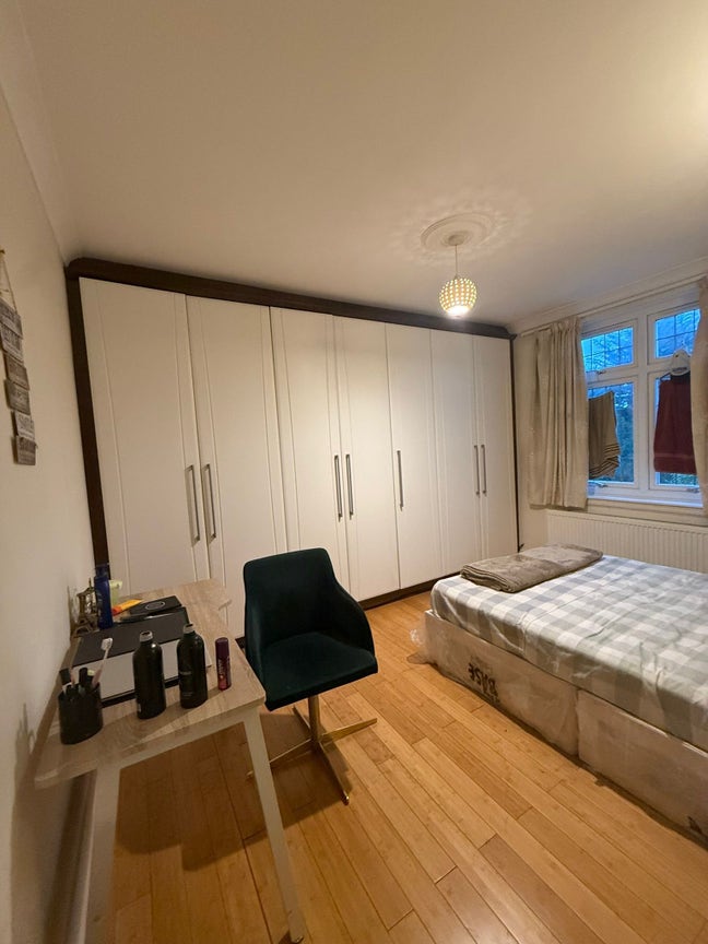 Furnished-All Bills Included-Near Central Line Main Photo