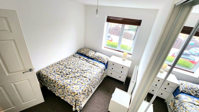 Furnished room for rent in a 2 bed house in bs14 Main Photo