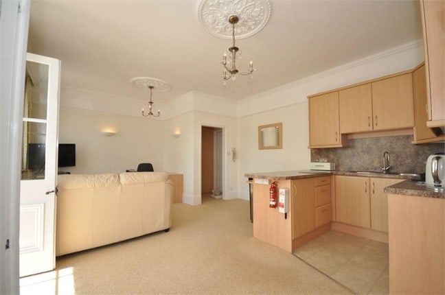 1 Bed Flat To Rent - Staines - &pound;1495 Exclude Bills Main Photo