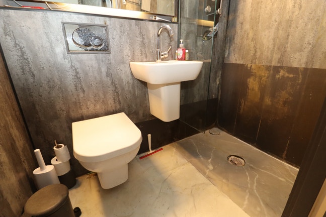 2 Large Rooms! Beautiful Modern Flat Great Area Main Photo