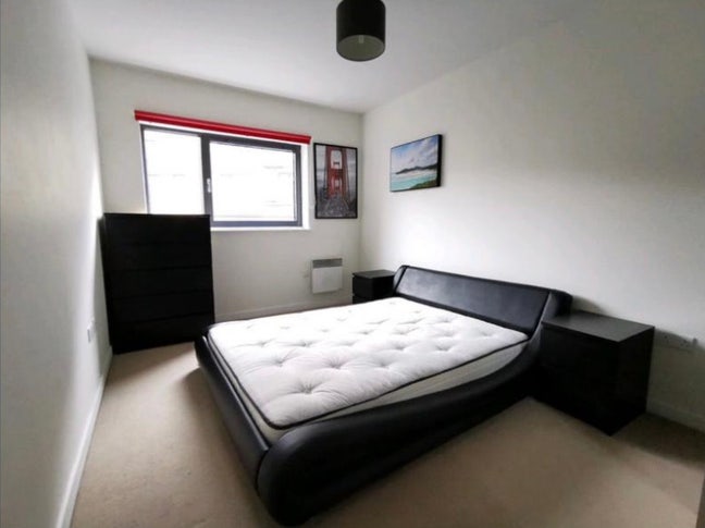 Cozy place very close to Canary Wharf Station Main Photo