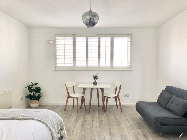 Well-Appointed Refurbished Studio in Fulham Main Photo