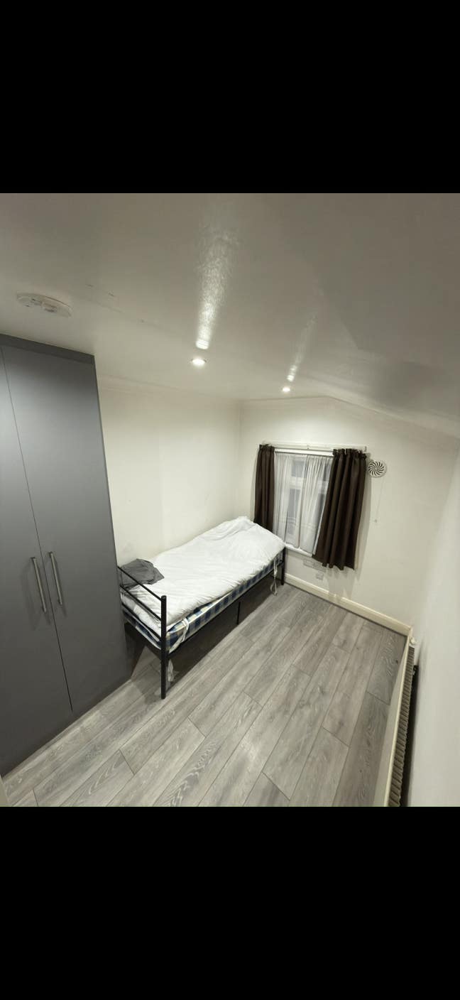 Large single  room available  Main Photo