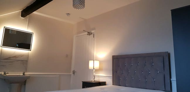 Spacious, Warm house. Two rooms left! Main Photo