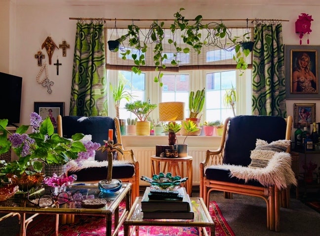 Double room near tube station  Main Photo