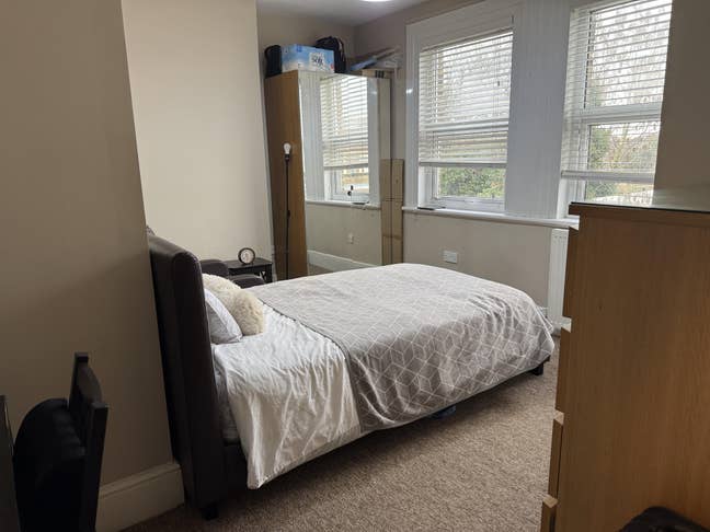 Beautiful large ensuite rm 3 min to Elizabeth line Main Photo