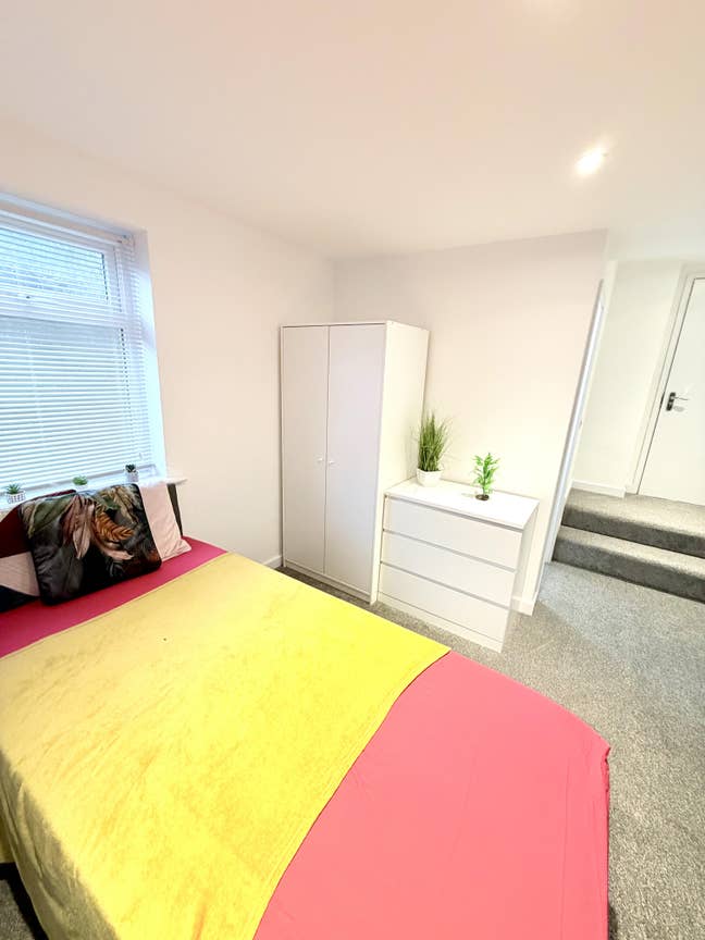 Brand New Rooms Available in Parkstone Main Photo