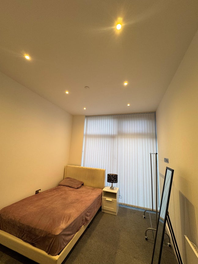 A Modern Room in a 2Bed Flat MK9 Main Photo