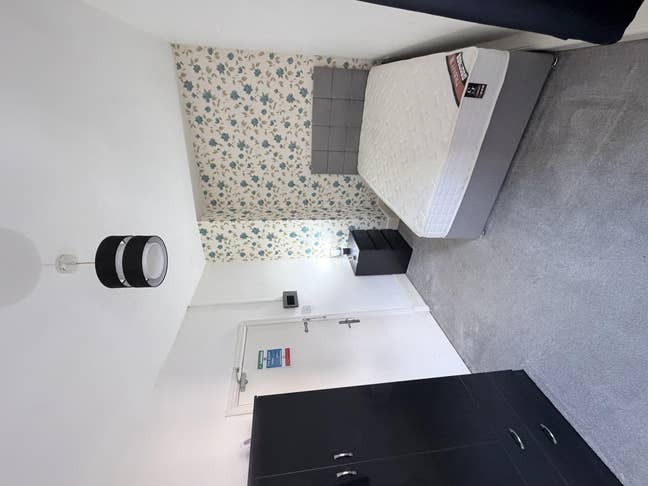 Double room to let  Main Photo