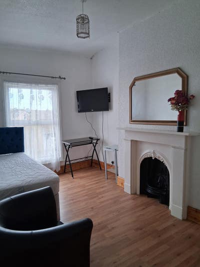 Double Room to let Main Photo